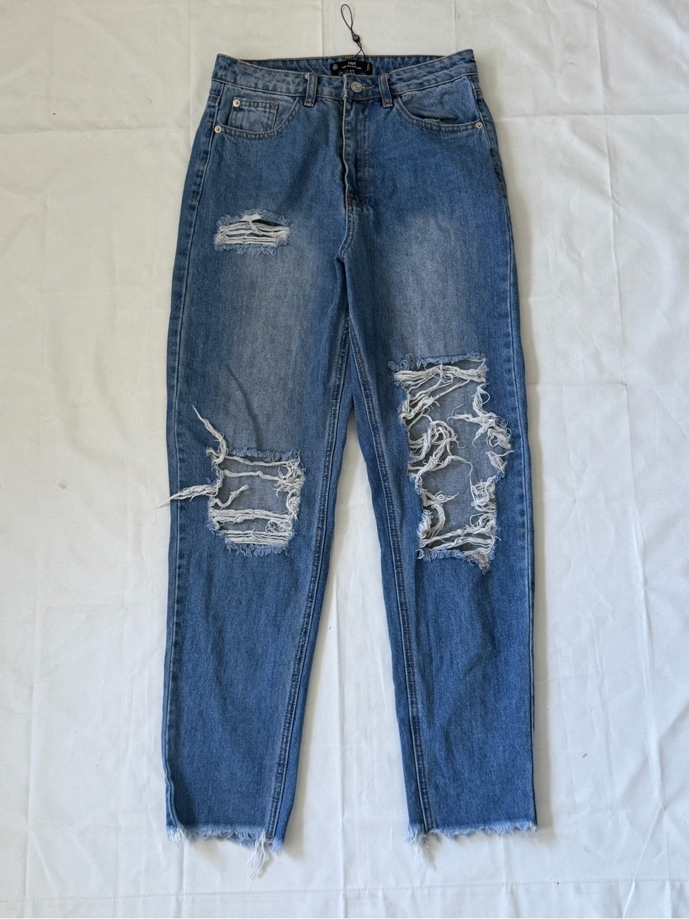 Distressed Boyfriend Jeans in Medium Blue